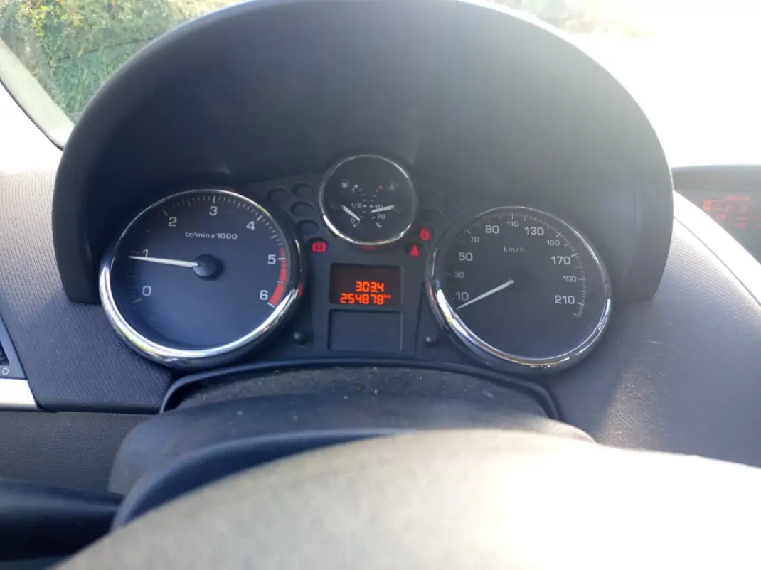 Peugeot 207 2007 - 4990 EUR, 254878 km - 254878km - foto 10 de 10