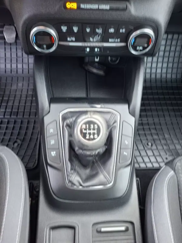 Ford Focus 2019 - 15500 EUR, 119500 km - AUTO.MOTO.pt - 119500km - foto 19 de 30