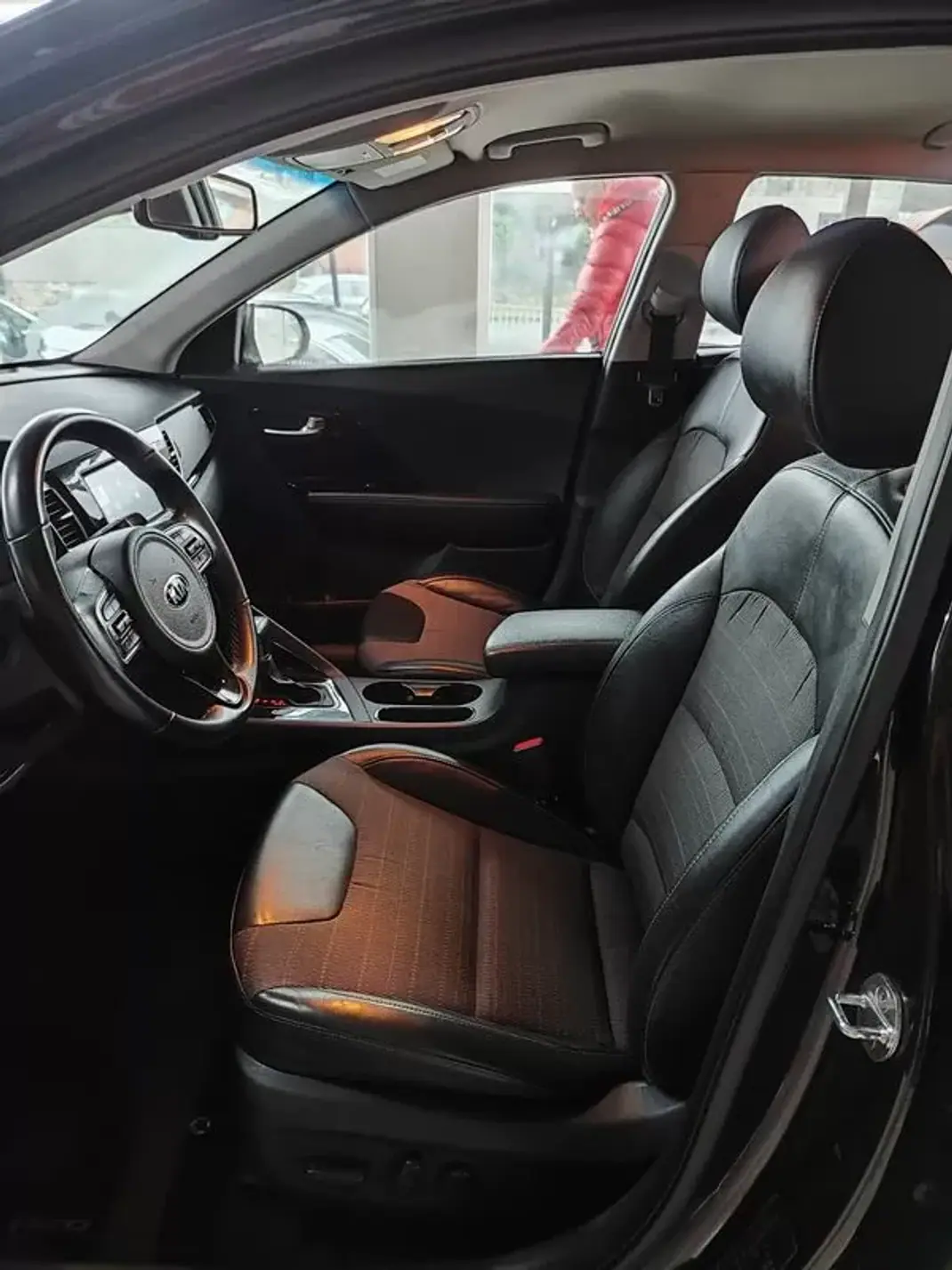 Kia Niro 2019 - 17250 EUR, 51300 km - AUTO.MOTO.pt - 51300km - foto 13 de 34