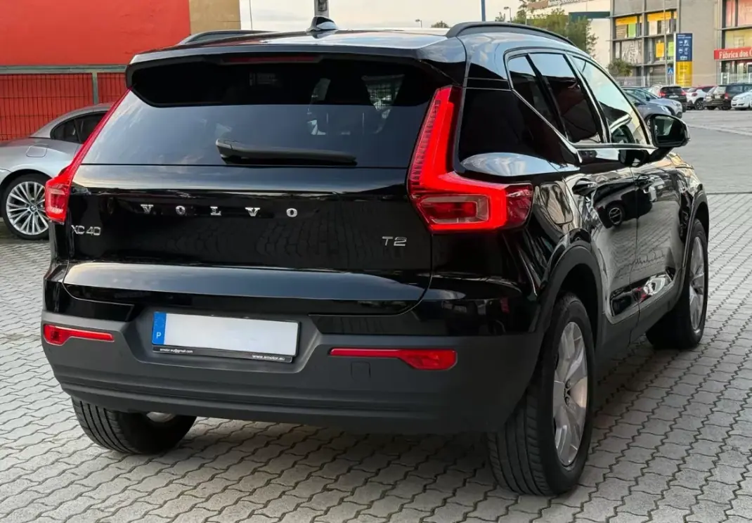 Volvo XC 40 2021 - 26950 EUR, 90000 km - AUTO.MOTO.pt - 90000km - foto 4 de 20