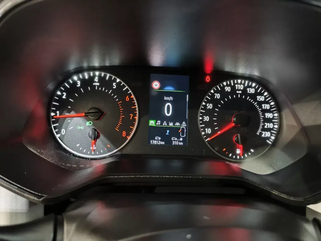 Renault Clio 2023 - 15450 EUR, 17000 km - AUTO.MOTO.pt - 17000km - foto 17 de 26
