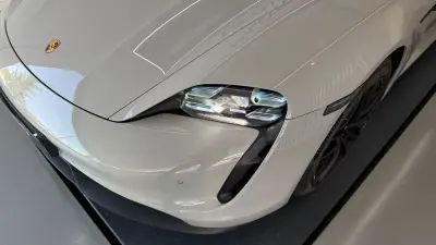 Porsche Taycan 2021 — foto 2 de 35