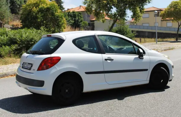 Peugeot 207 2007 - 4750 EUR, 156000 km - AUTO.MOTO.pt - 156000km - foto 6 de 23