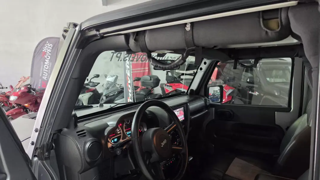 Jeep Wrangler 2010 - 35000 EUR, 129687 km - AUTO.MOTO.pt - 129687km - foto 33 de 47