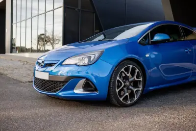 Opel Astra GTC 2013 - 23500 EUR, 109000 km - AUTO.MOTO.pt - 109000km - foto 10 de 47