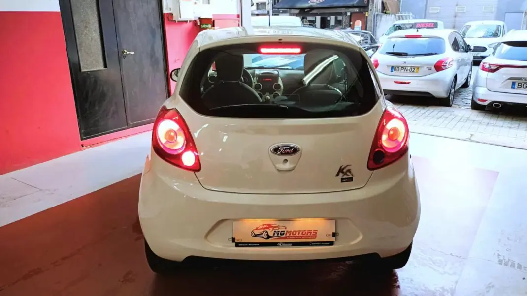 Ford KA 2015 - 7500 EUR, 111953 km - AUTO.MOTO.pt - 111953km - foto 6 de 46