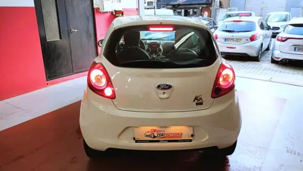 Ford KA 2015 - 7500 EUR, 111953 km - AUTO.MOTO.pt - 111953km - foto 6 de 46
