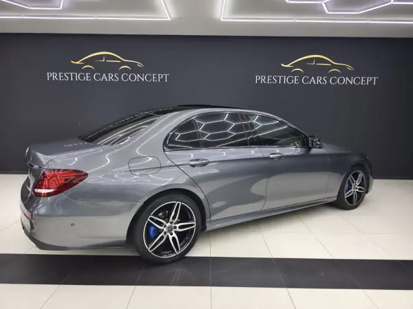 Mercedes-Benz E 220 2018 - 32950 EUR, 118099 km - AUTO.MOTO.pt - 118099km - foto 3 de 48