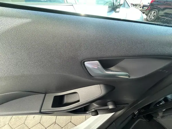 Ford Fiesta 2018 - 13500 EUR, 60152 km - AUTO.MOTO.pt - 60152km - foto 17 de 22