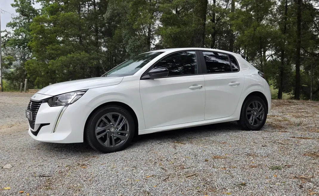 Peugeot 208 2022 - 13850 EUR, 99000 km - AUTO.MOTO.pt - 99000km - foto 5 de 9
