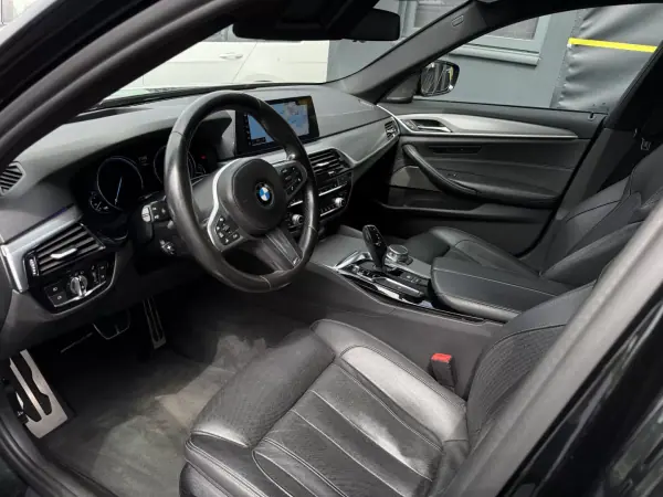 BMW 520 2019 - 28500 EUR, 146000 km - AUTO.MOTO.pt - 146000km - foto 7 de 21