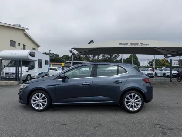 Renault Mégane 2016 - 13990 EUR, 178000 km - AUTO.MOTO.pt - 178000km - foto 4 de 32