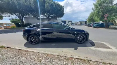 Tesla Model 3 2019 - 22500 EUR, 113000 km - AUTO.MOTO.pt - 113000km - foto 17 de 53