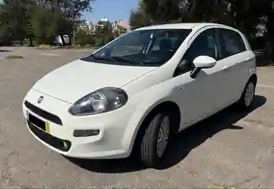 Fiat Punto 2015 - 6850 EUR, 76000 km - AUTO.MOTO.pt - 76000km - foto 3 de 13