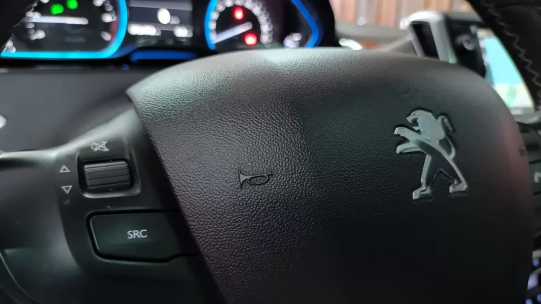 Peugeot 2008 2015 - 11490 EUR, 92490 km - AUTO.MOTO.pt - 92490km - foto 32 de 72