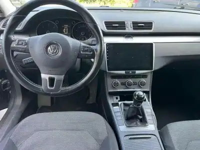 Volkswagen Passat 2009 - 8900 EUR, 300000 km - AUTO.MOTO.pt - 300000km - foto 9 de 12