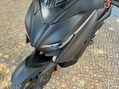 Yamaha XMAX 2022 - 3950 EUR, 28105 km - AUTO.MOTO.pt - 28105km - foto 12 de 13