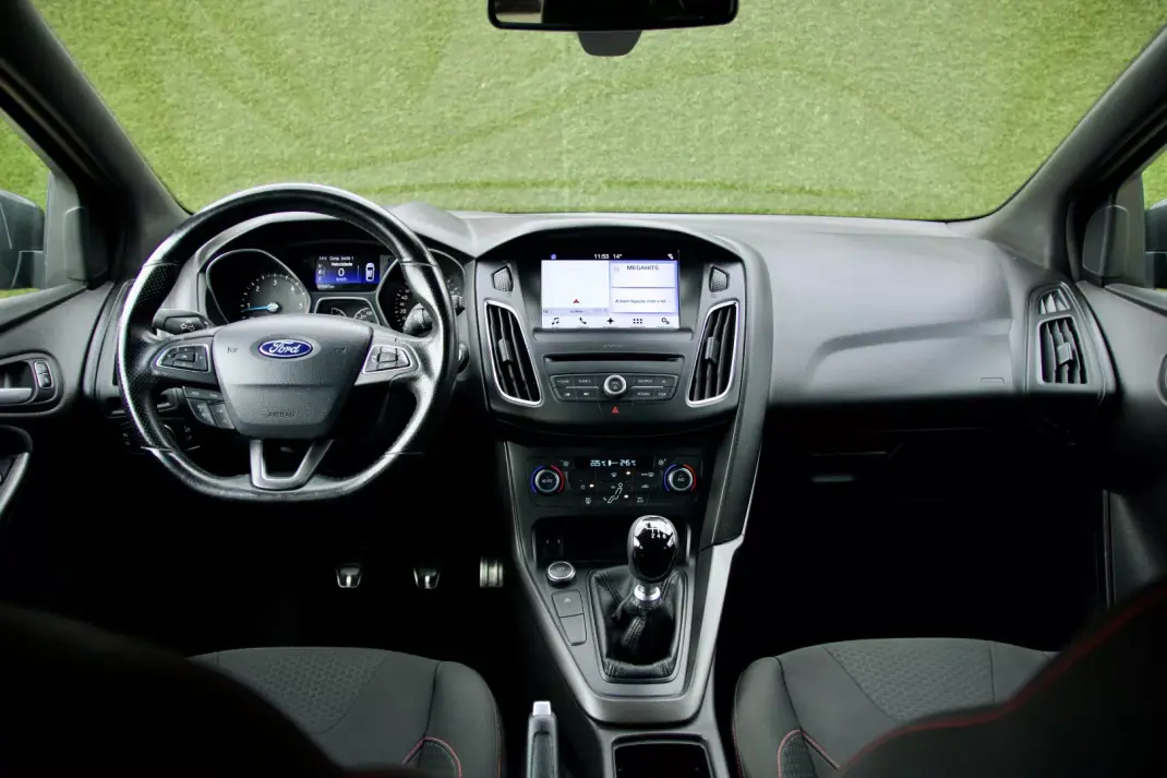 Ford Focus 2018 - 14990 EUR, 104000 km - AUTO.MOTO.pt - 104000km - foto 15 de 29