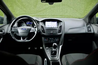 Ford Focus 2018 - 14990 EUR, 104000 km - AUTO.MOTO.pt - 104000km - foto 15 de 29