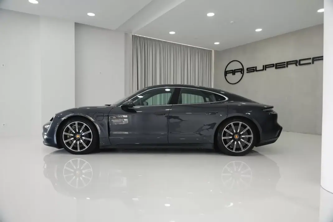 Porsche Taycan 2020 - 59950 EUR, 87282 km - 87282km - foto 9 de 46