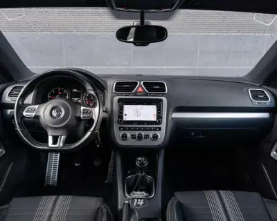 Volkswagen Scirocco 2013 - 16990 EUR, 153299 km - AUTO.MOTO.pt - 153299km - foto 11 de 49