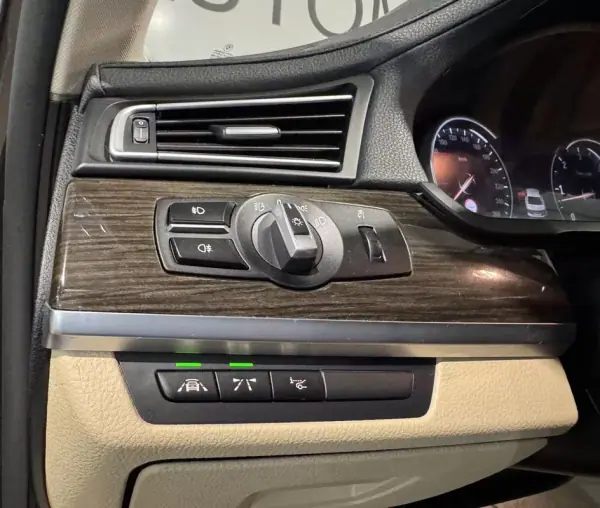 BMW 740 2014 - 21900 EUR, 306500 km - AUTO.MOTO.pt - 306500km - foto 16 de 55