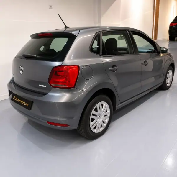 Volkswagen Polo 2016 - 9900 EUR, 86000 km - 86000km - foto 3 de 7