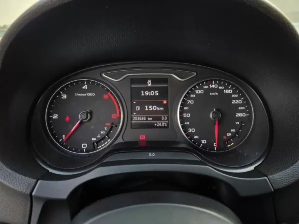 Audi A3 2013 - 12990 EUR, 203000 km - 203000km - foto 28 de 37
