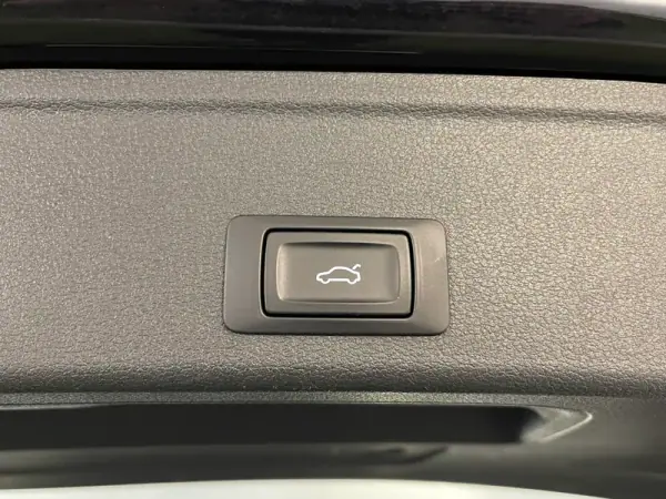 Audi A4 Avant 2017 - 19500 EUR, 148000 km - AUTO.MOTO.pt - 148000km - foto 32 de 35