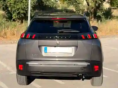 Peugeot 2008 2022 - 14500 EUR, 46500 km - 46500km - foto 8 de 9