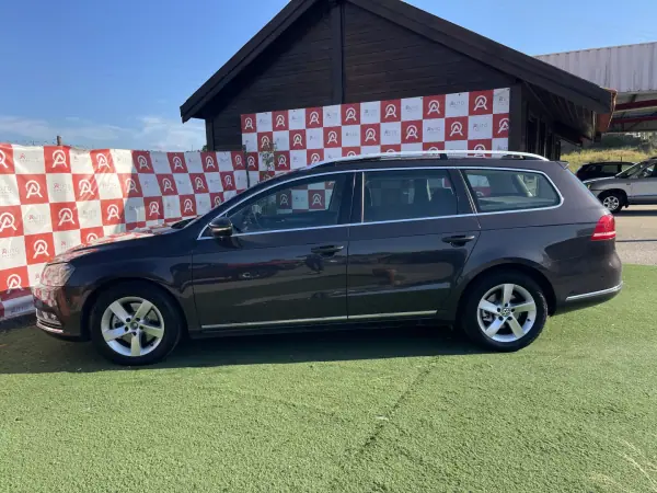 Volkswagen Passat Variant 2011 - 7990 EUR, 236645 km - AUTO.MOTO.pt - 236645km - foto 5 de 24