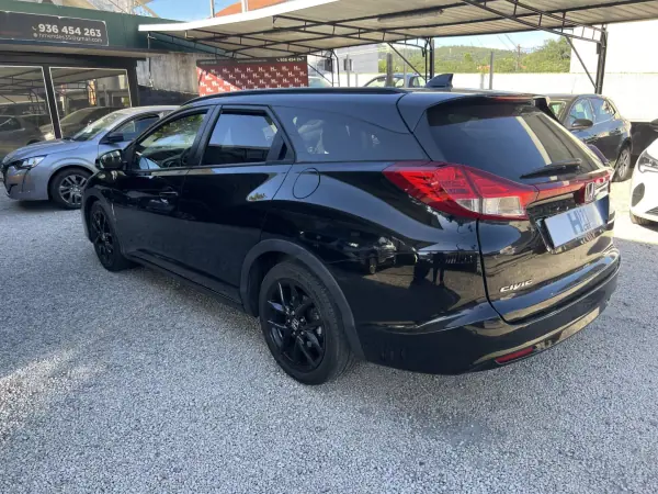 Honda Civic Tourer 2017 - 15900 EUR, 115000 km - AUTO.MOTO.pt - 115000km - foto 6 de 18