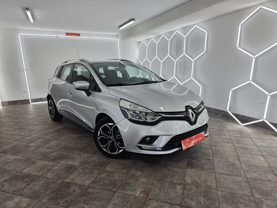 Renault Clio Sport Tourer 2019 - 8650 EUR, 259539 km - AUTO.MOTO.pt - 259539km - foto 1 de 24