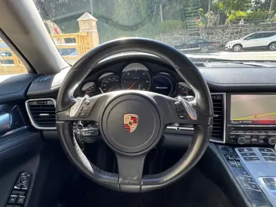 Porsche Panamera 2012 - 32900 EUR, 194000 km - AUTO.MOTO.pt - 194000km - foto 29 de 32