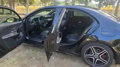 Mercedes-Benz A 180 Limousine 2020 - 20000 EUR, 230000 km - AUTO.MOTO.pt - 230000km - foto 9 de 10