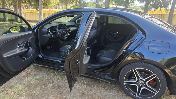 Mercedes-Benz A 180 Limousine 2020 - 20000 EUR, 230000 km - AUTO.MOTO.pt - 230000km - foto 9 de 10