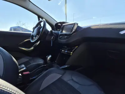 Peugeot 2008 2017 - 9750 EUR, 63500 km - AUTO.MOTO.pt - 63500km - foto 13 de 15
