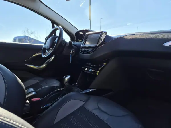 Peugeot 2008 2017 - 9750 EUR, 63500 km - AUTO.MOTO.pt - 63500km - foto 13 de 15