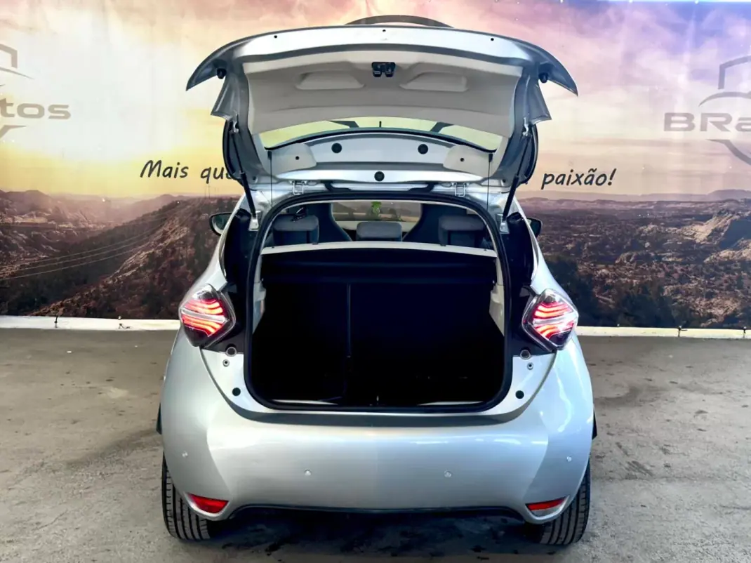 Renault Zoe 2020 - 17900 EUR, 71943 km - AUTO.MOTO.pt - 71943km - foto 8 de 24