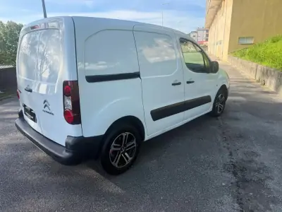 Citroën BERLINGO VAN XL 1.5 BLUE HDI 3 LUGARES 2012 - 6990 EUR, 247000 km - AUTO.MOTO.pt - 247000km - foto 4 de 24