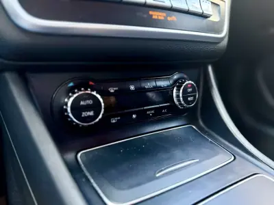 Mercedes-Benz CLA 220 2018 - 22950 EUR, 218000 km - AUTO.MOTO.pt - 218000km - foto 27 de 29
