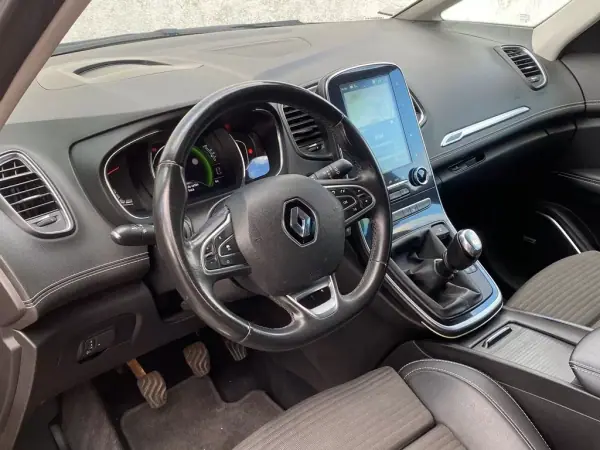 Renault Scénic 2019 - 16900 EUR, 71000 km - AUTO.MOTO.pt - 71000km - foto 10 de 19