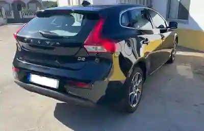 Volvo V40 2015 - 11000 EUR, 169000 km - AUTO.MOTO.pt - 169000km - foto 6 de 24