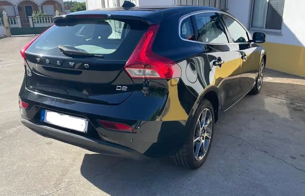 Volvo V40 2015 - 11000 EUR, 169000 km - AUTO.MOTO.pt - 169000km - foto 6 de 24