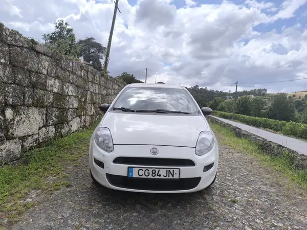 Fiat Grande Punto 2013 - 6000 EUR, 179000 km - AUTO.MOTO.pt - 179000km - foto 5 de 10