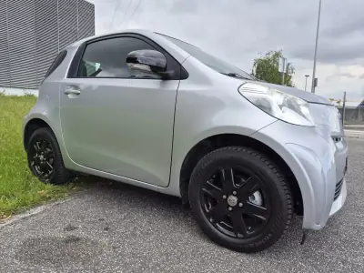 Toyota iQ 2011 - 7499 EUR, 126382 km - AUTO.MOTO.pt - 126382km - foto 8 de 25
