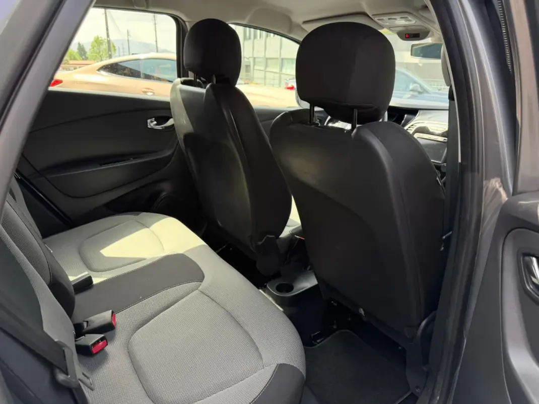 Renault Captur 2015 - 12900 EUR, 154000 km - AUTO.MOTO.pt - 154000km - foto 10 de 11