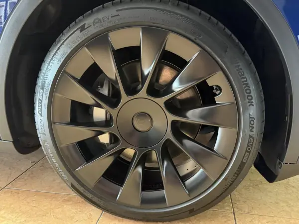 Tesla Model Y 2022 - 37990 EUR, 52574 km - AUTO.MOTO.pt - 52574km - foto 6 de 15