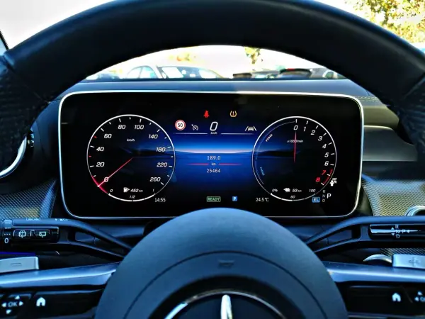 Mercedes-Benz GLC 400 2024 - 69990 EUR, 25400 km - AUTO.MOTO.pt - 25400km - foto 4 de 35