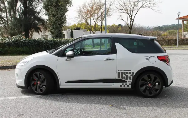 Citroën DS3 2012 - 16900 EUR, 52000 km - AUTO.MOTO.pt - 52000km - foto 10 de 33
